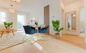revLIVING Garden Lounge am Steinertor Parkplatz inklusive
